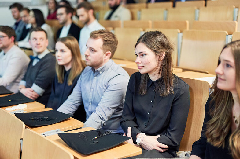 People sitting in a lecture hall at the exhibition/graduation ceremony at the Faculty of Architecture