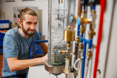 Photo of someone in the Energy Technology & Heat Transfer Laboratory looking at an experimental setup.