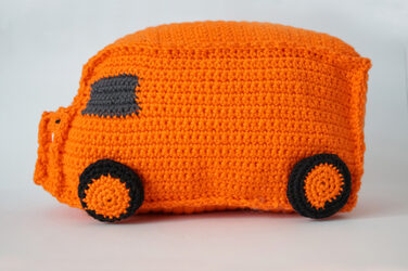 You can also crochet the Citroen HY. You can download the instructions at the end of the article.