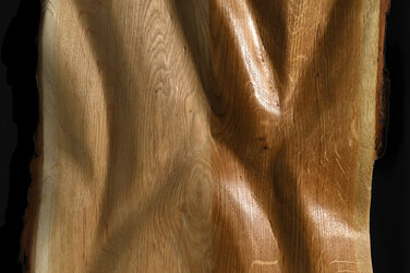 Square solid wood panel which has been worked in a three-dimensional, wavy shape by means of mechanical processing