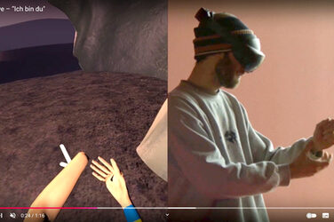 Screenshot eines Youtube-Videos: Links eine digitale Szene, von unten ragen zwei Unterarme ins Bild, deren links Hand fehlt, rechts eine reale Szene mit einer Person, die eine VR-Brille trägt und ihre Hände auf dieselbe Art hält wie in der digitalen Szene links.