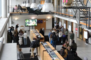 Photo from the gallery on the 1st floor down into the exhibition. You can see students following the guest lecture.