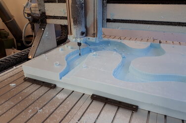 Production of an orgnaic formwork made of hard foam using a milling machine.