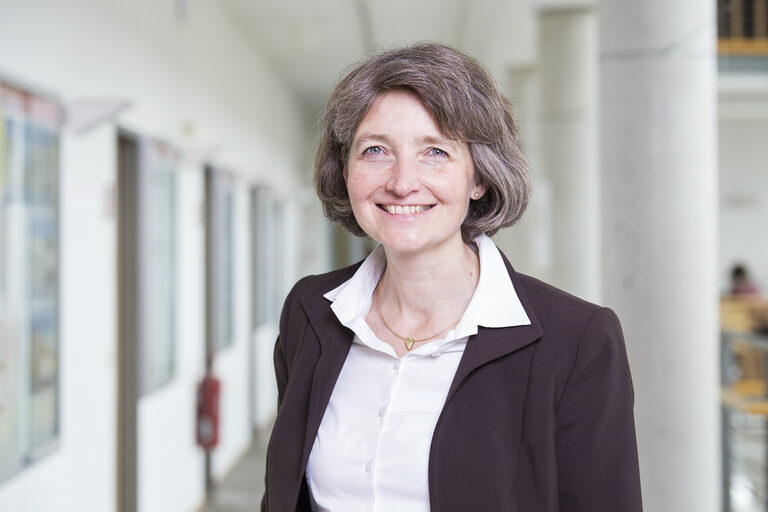 Portrait of Prof. Dr. Karin Breidenbach __ Portrait of Prof. Dr. Karin Breidenbach