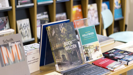 Photo of a table with books in the library__Photo of a table with books in the library