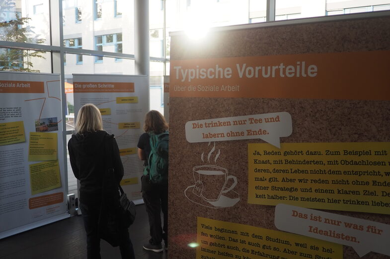 Impressions of the exhibition "75 years of social work at the Dortmund location". You can see some of the charts exhibited in the picture in the Kostbar.