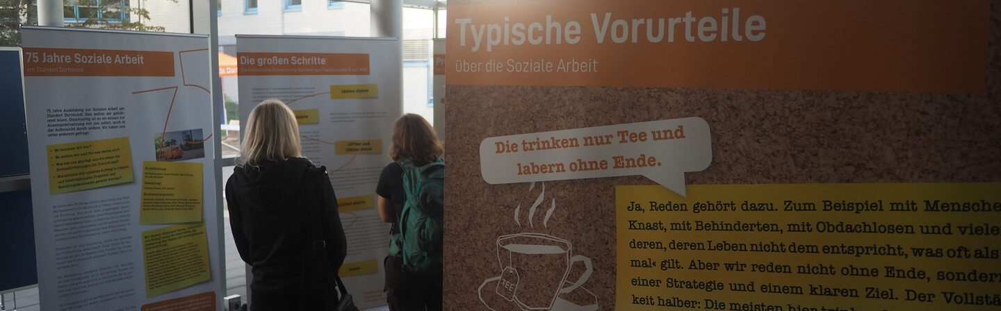 Impressions of the exhibition "75 years of social work at the Dortmund location". You can see some of the charts exhibited in the picture in the Kostbar.