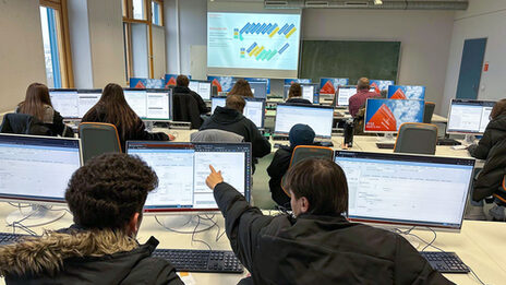 Pupils work on the computers in the computer pool during the ERP internship