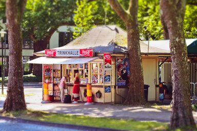 Blick auf eine kleine Trinkhalle / Büdchen