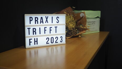 Lightbox mit dem Slogan Praxis trifft FH 2023