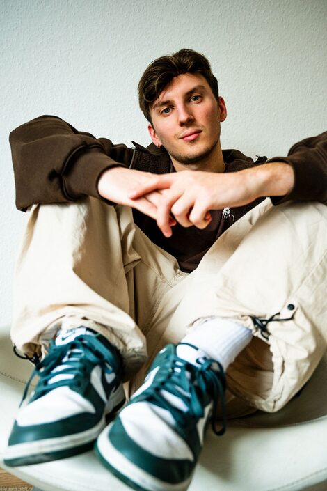 Portrait of Miguel Fraczek, dual Bachelor of Social Work student