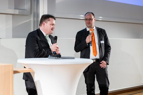The 2024 research award winners from Fachhochschule Dortmund, Prof. Dr. Stefan Kempen on the right and Prof. Dr. Martin Kiel on the left